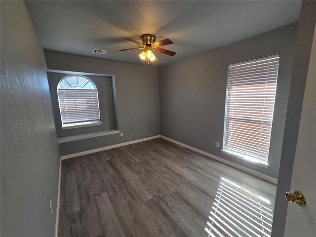 9401 Buttonfield Avenue, Moore, OK 73160