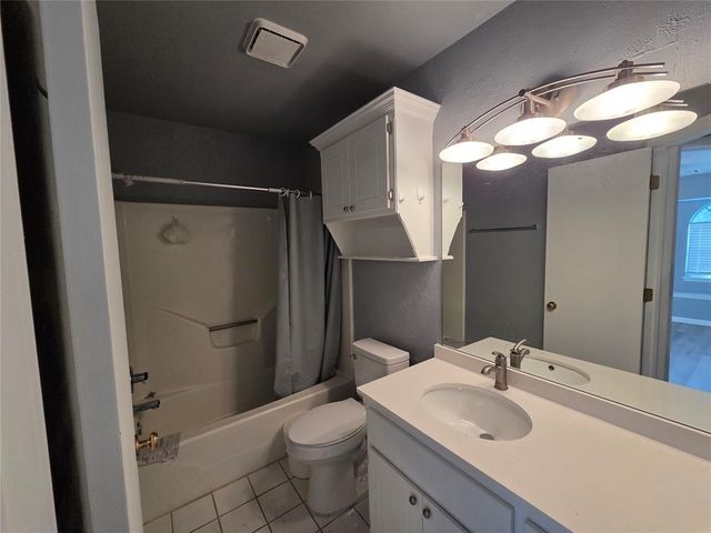 9401 Buttonfield Avenue, Moore, OK 73160