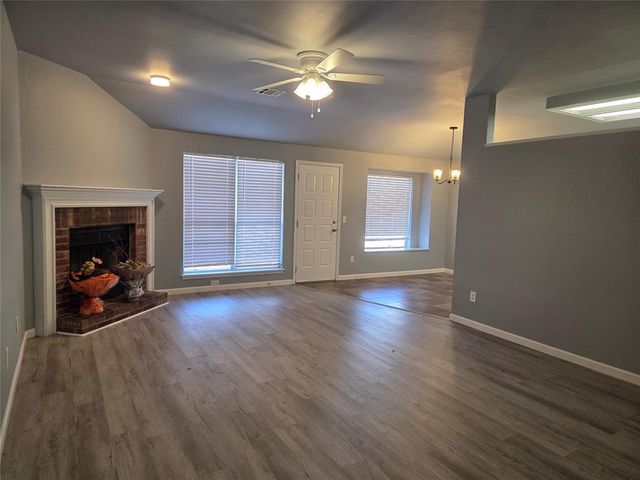 9401 Buttonfield Avenue, Moore, OK 73160