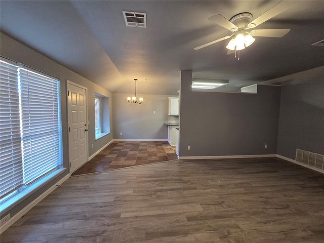 9401 Buttonfield Avenue, Moore, OK 73160