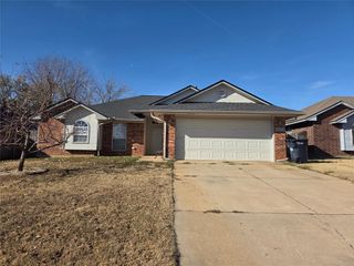 9401 Buttonfield Avenue, Moore, OK 73160