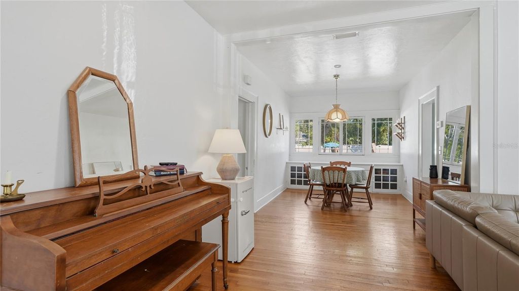 Image 11 of property listing at 2722 2ND AVENUE W, Bradenton, FL 34205