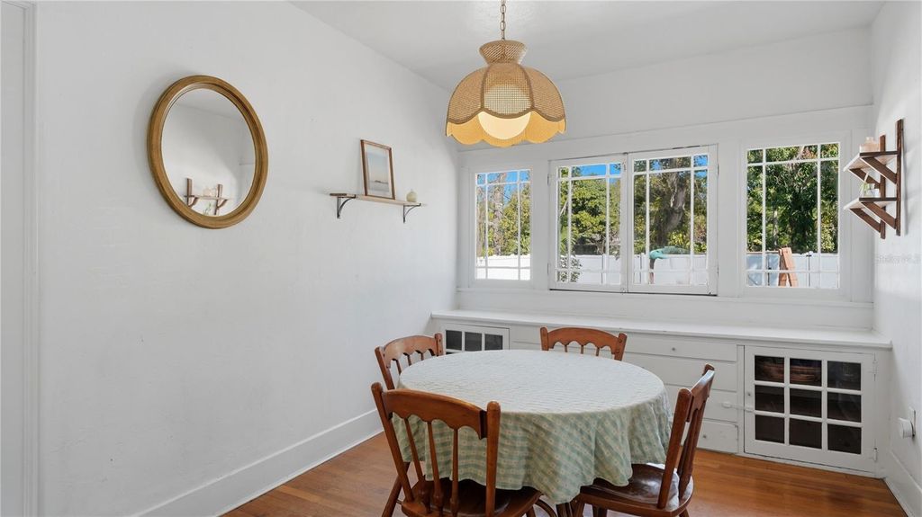 Image 12 of property listing at 2722 2ND AVENUE W, Bradenton, FL 34205