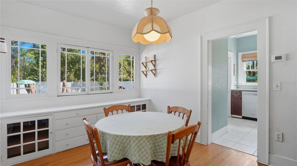 Image 13 of property listing at 2722 2ND AVENUE W, Bradenton, FL 34205