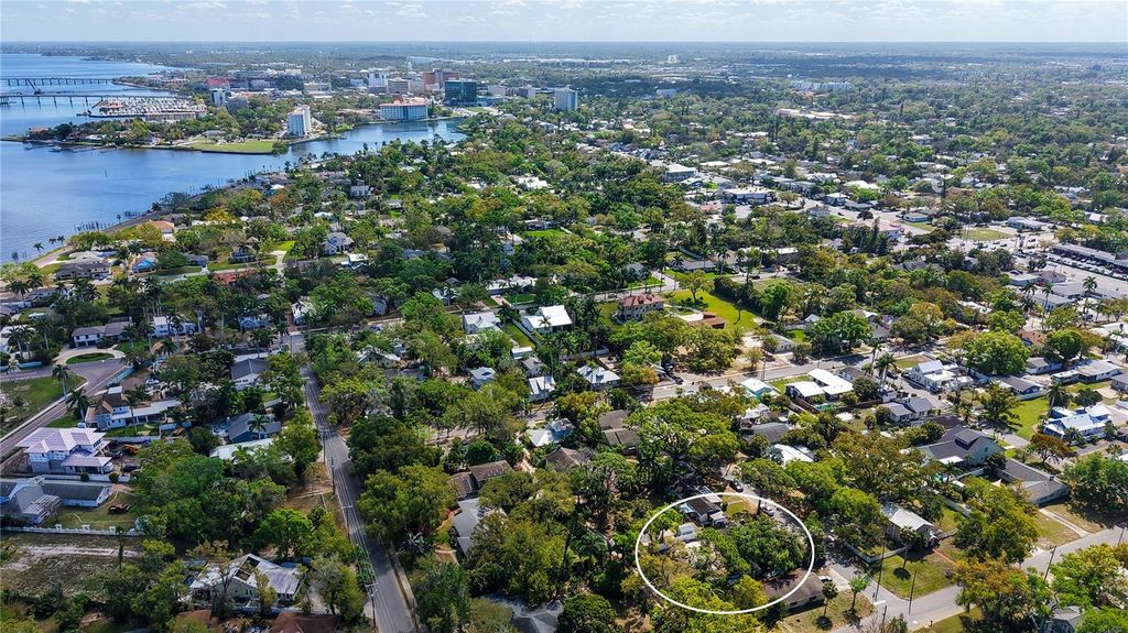 Image 31 of property listing at 2722 2ND AVENUE W, Bradenton, FL 34205