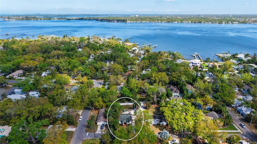 Image 32 of property listing at 2722 2ND AVENUE W, Bradenton, FL 34205