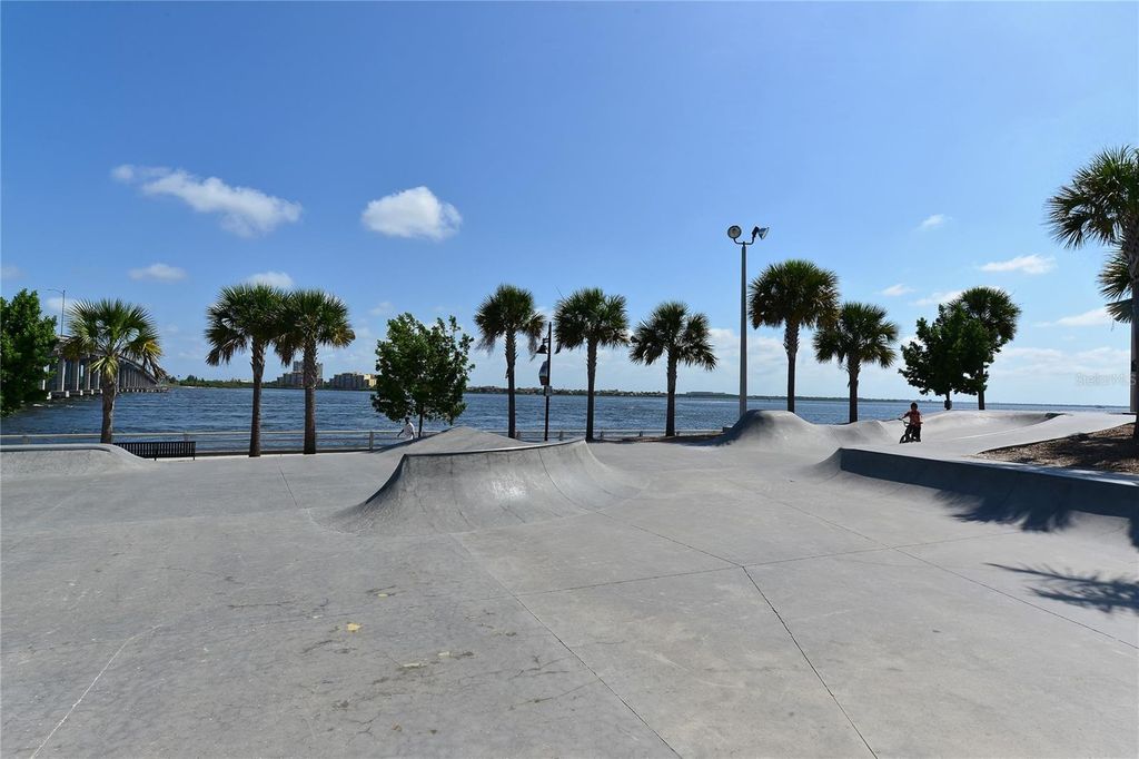 Image 46 of property listing at 2722 2ND AVENUE W, Bradenton, FL 34205