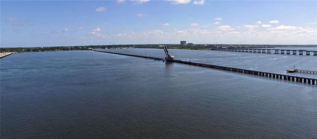 Image 47 of property listing at 2722 2ND AVENUE W, Bradenton, FL 34205