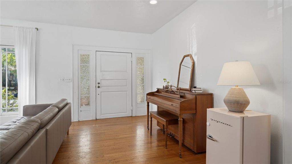 Image 7 of property listing at 2722 2ND AVENUE W, Bradenton, FL 34205