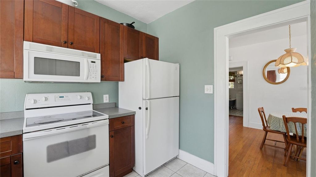 Image 10 of property listing at 2722 2ND AVENUE W, Bradenton, FL 34205