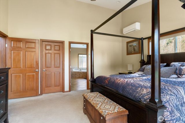 1419 Blackberry Lane, Oak Harbor, WA 98277