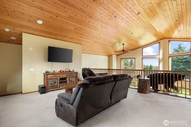 1419 Blackberry Lane, Oak Harbor, WA 98277