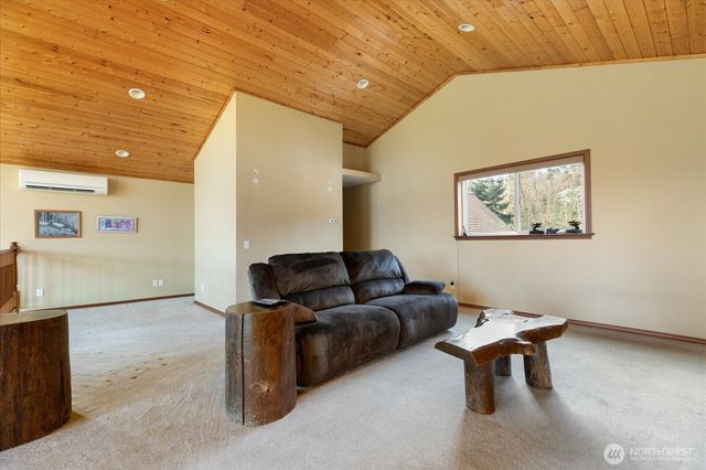 1419 Blackberry Lane, Oak Harbor, WA 98277