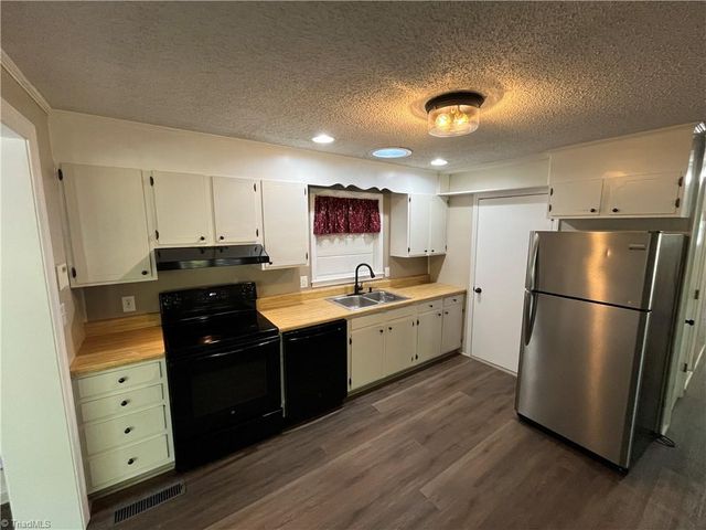 2890 Beta Street, Pfafftown, NC 27040