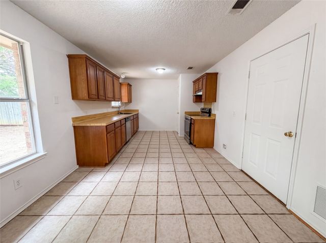1233 Windy Meadows Drive, Burleson, TX 76028