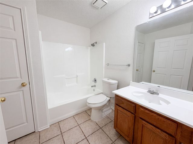 1233 Windy Meadows Drive, Burleson, TX 76028