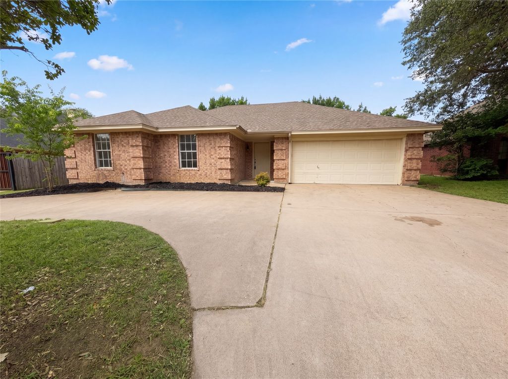 1233 Windy Meadows Drive, Burleson, TX 76028
