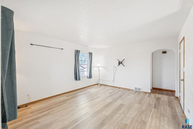 1120 N Summit Ave Avenue, Sioux Falls, SD 57104