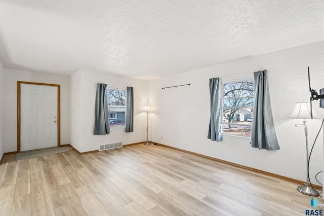 1120 N Summit Ave Avenue, Sioux Falls, SD 57104