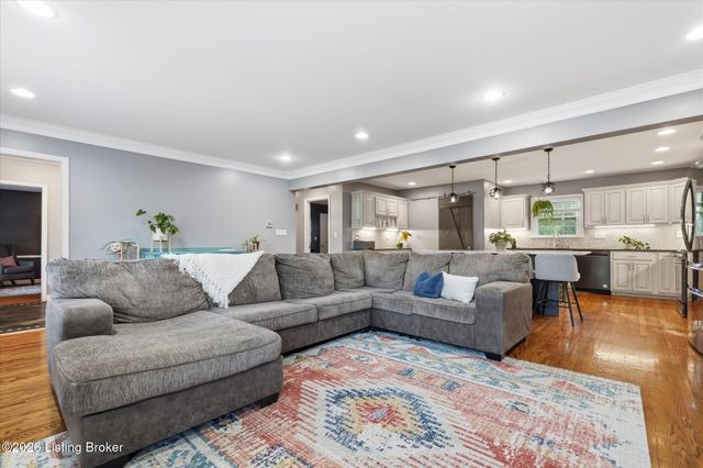 1007 Corn Island Ct, Louisville, KY 40207
