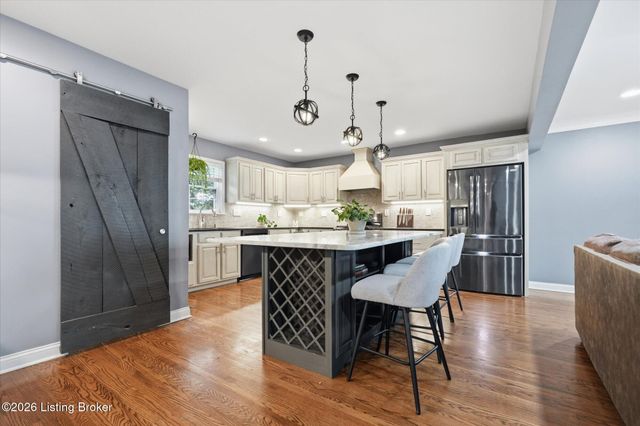 1007 Corn Island Ct, Louisville, KY 40207
