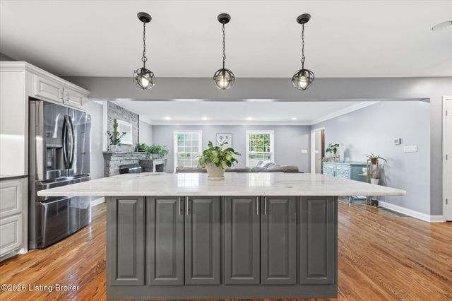 1007 Corn Island Ct, Louisville, KY 40207