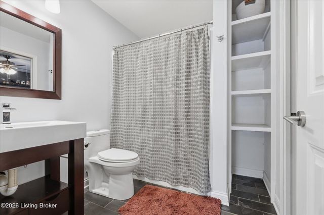 1007 Corn Island Ct, Louisville, KY 40207