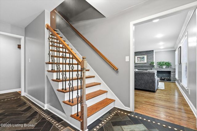 1007 Corn Island Ct, Louisville, KY 40207