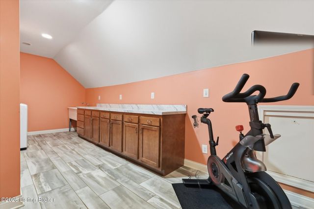1007 Corn Island Ct, Louisville, KY 40207