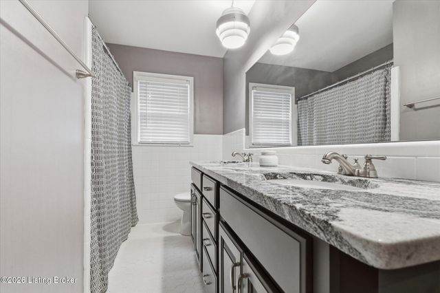 1007 Corn Island Ct, Louisville, KY 40207