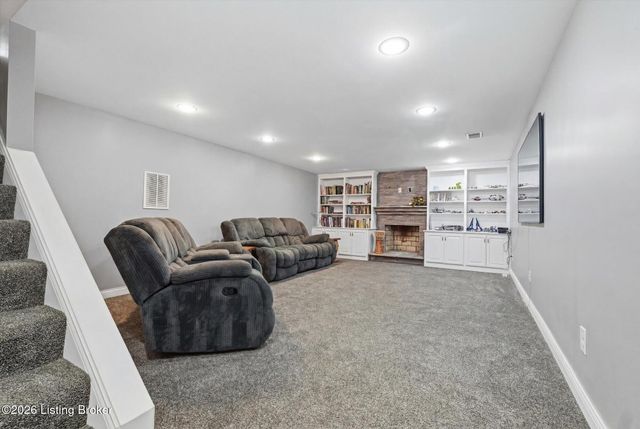 1007 Corn Island Ct, Louisville, KY 40207