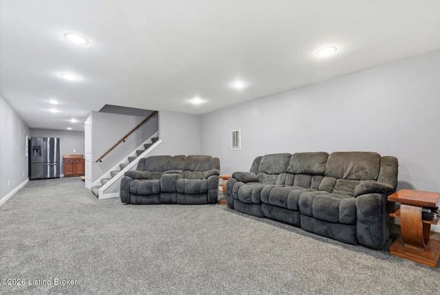1007 Corn Island Ct, Louisville, KY 40207