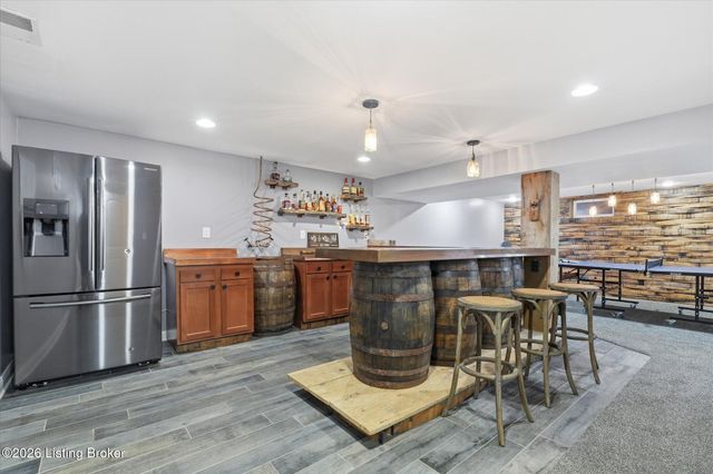 1007 Corn Island Ct, Louisville, KY 40207