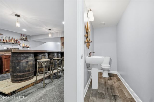 1007 Corn Island Ct, Louisville, KY 40207