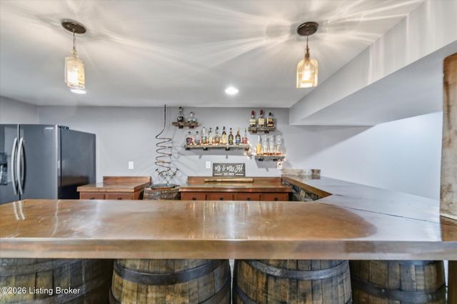 1007 Corn Island Ct, Louisville, KY 40207