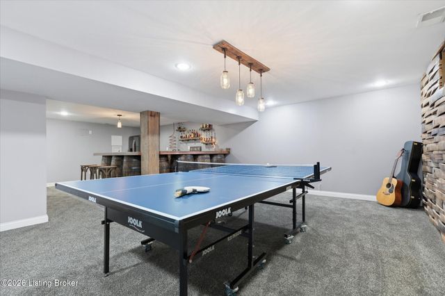 1007 Corn Island Ct, Louisville, KY 40207