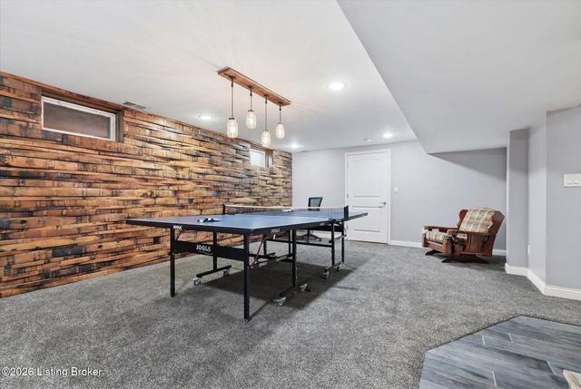 1007 Corn Island Ct, Louisville, KY 40207