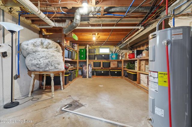 1007 Corn Island Ct, Louisville, KY 40207