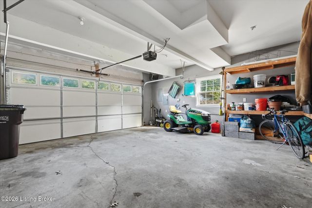 1007 Corn Island Ct, Louisville, KY 40207