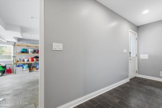 1007 Corn Island Ct, Louisville, KY 40207