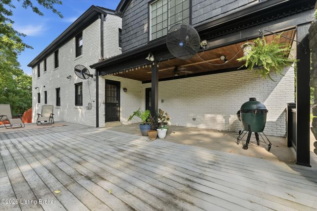 1007 Corn Island Ct, Louisville, KY 40207