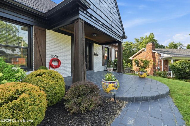 1007 Corn Island Ct, Louisville, KY 40207