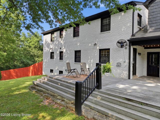 1007 Corn Island Ct, Louisville, KY 40207