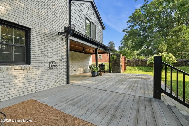 1007 Corn Island Ct, Louisville, KY 40207
