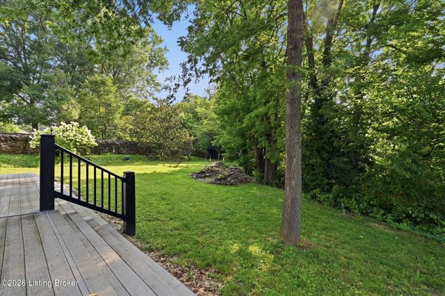 1007 Corn Island Ct, Louisville, KY 40207