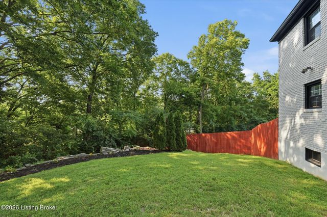 1007 Corn Island Ct, Louisville, KY 40207