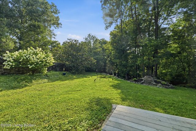 1007 Corn Island Ct, Louisville, KY 40207