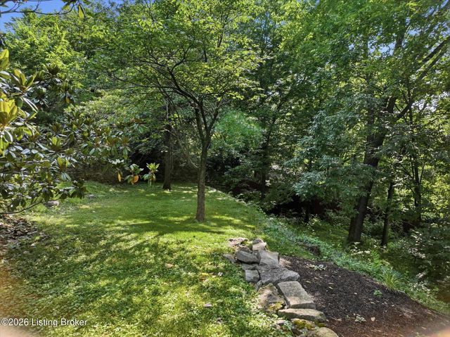1007 Corn Island Ct, Louisville, KY 40207