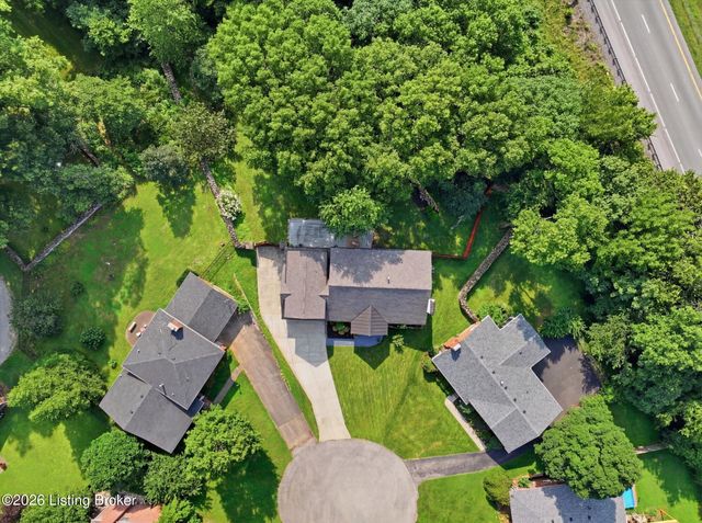 1007 Corn Island Ct, Louisville, KY 40207