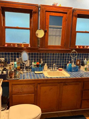 839 N Orange Drive, Los Angeles, CA 90038